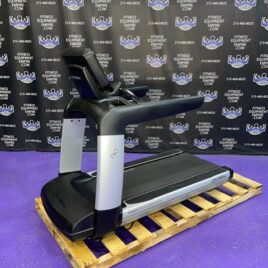 Life Fitness Platinum Club Treadmills w/Discover SI Tablet